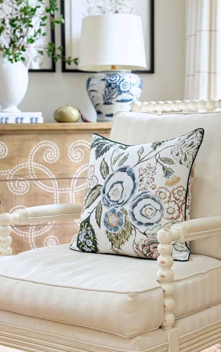 FALL PLANTERS, HYDRANGEA WREATH DIY, EASY CREAM OF VEGETABLE SOUP, HISTORIC HOME EXPEDITION IN GEORGIA AND DECORATING ON A BUDGET